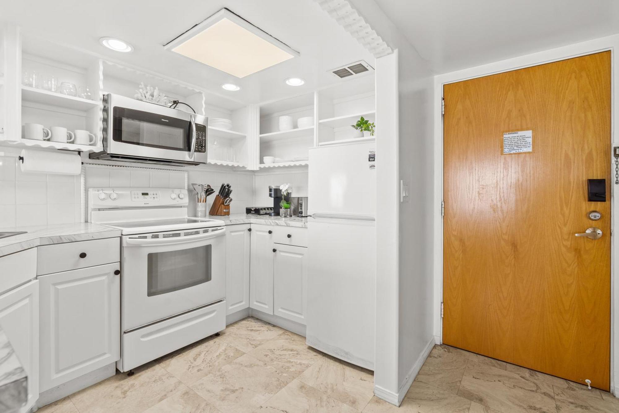 Oceanfront Oasis In Ilikai Apts