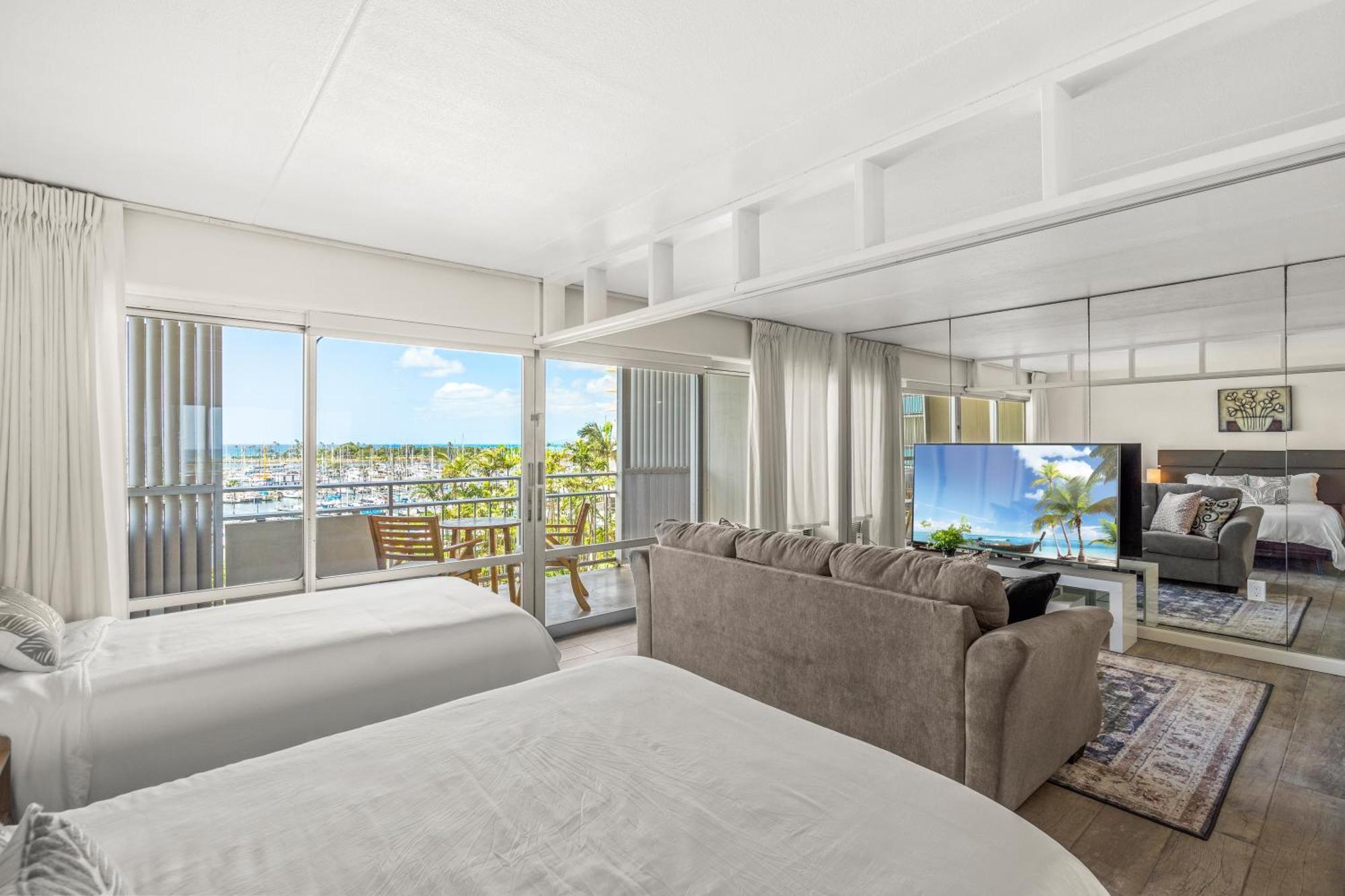 Oceanfront Oasis In Ilikai Apts