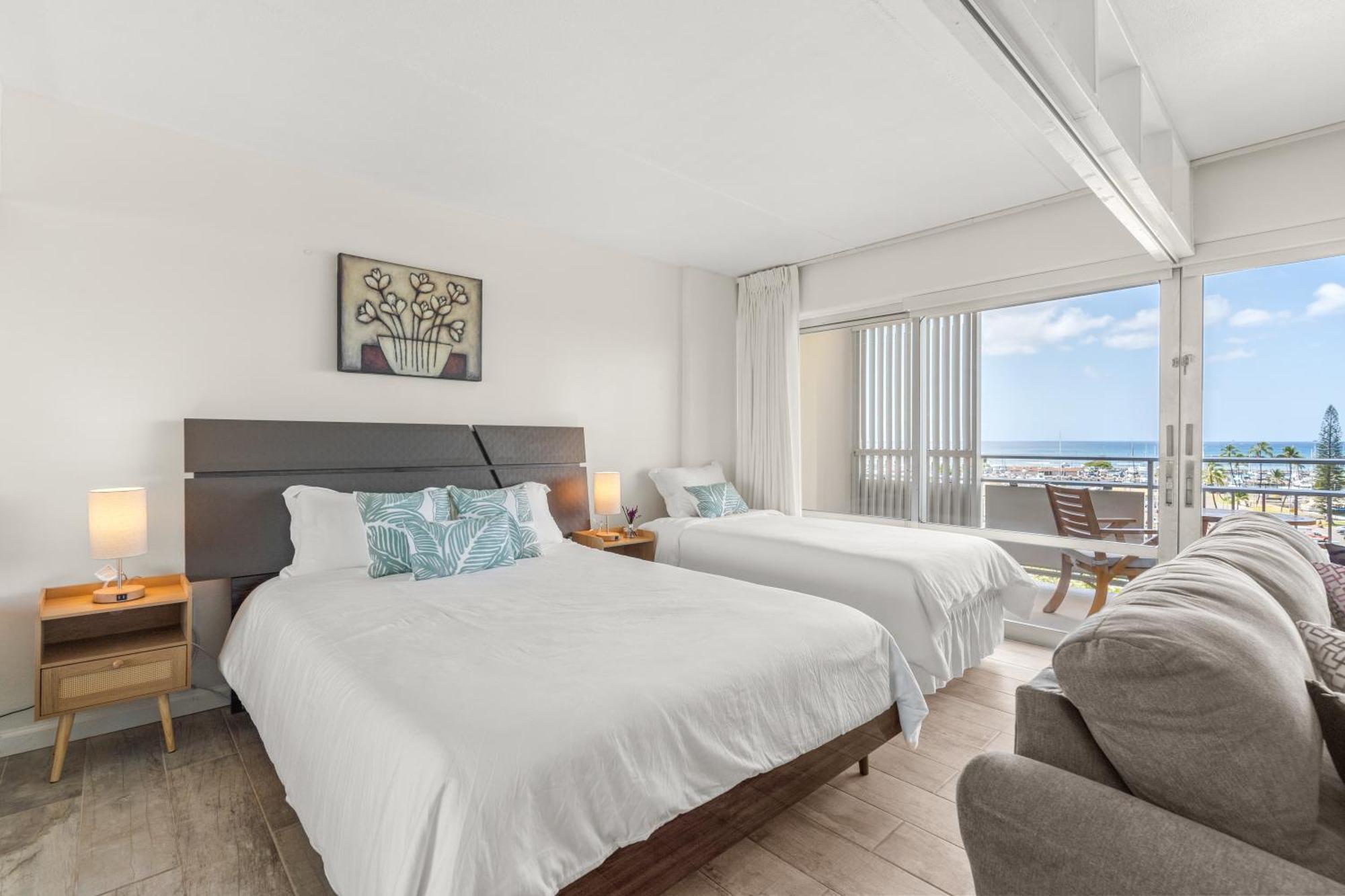 Apartment Oceanfront Oasis In Ilikai Apts Honolulu