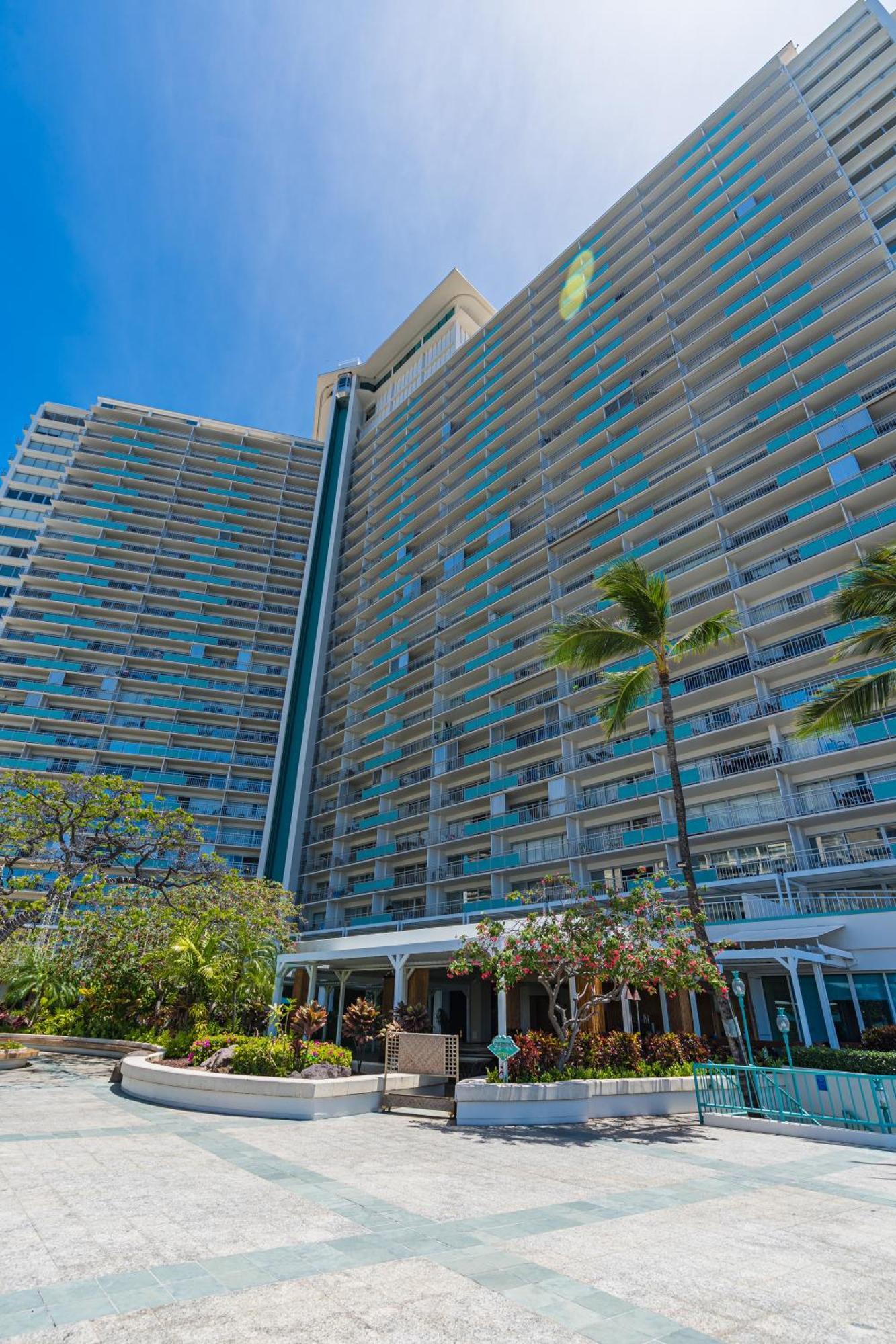 Oceanfront Oasis In Ilikai Apts * Honolulu