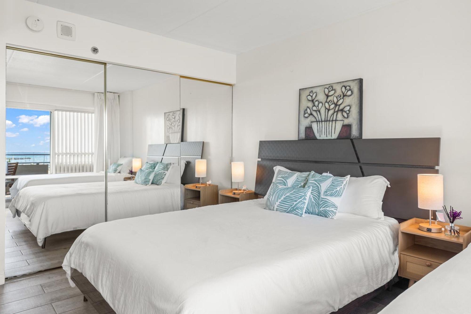 Apartment Oceanfront Oasis In Ilikai Apts Honolulu