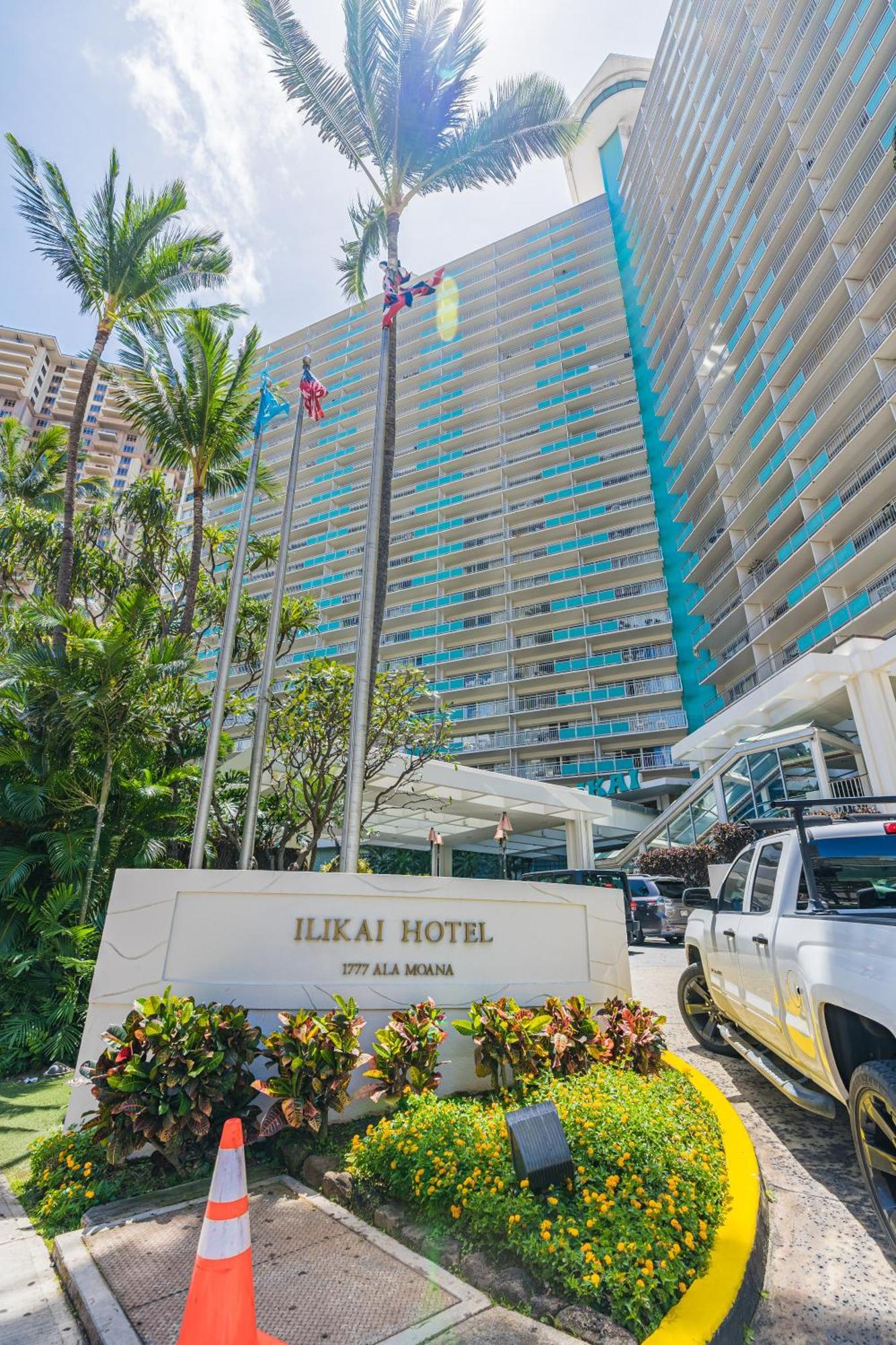 Oceanfront Oasis In Ilikai Apts