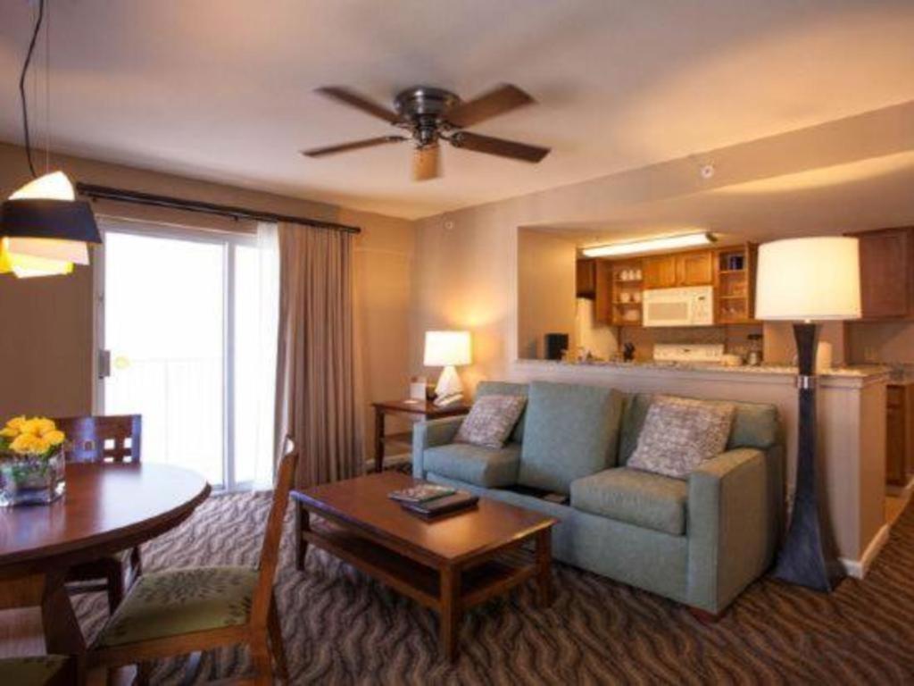 Club Wyndham At Waikiki Beach Walk Hotel