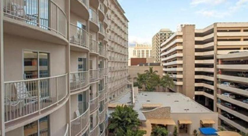 Hotel Club Wyndham At Waikiki Beach Walk 3*