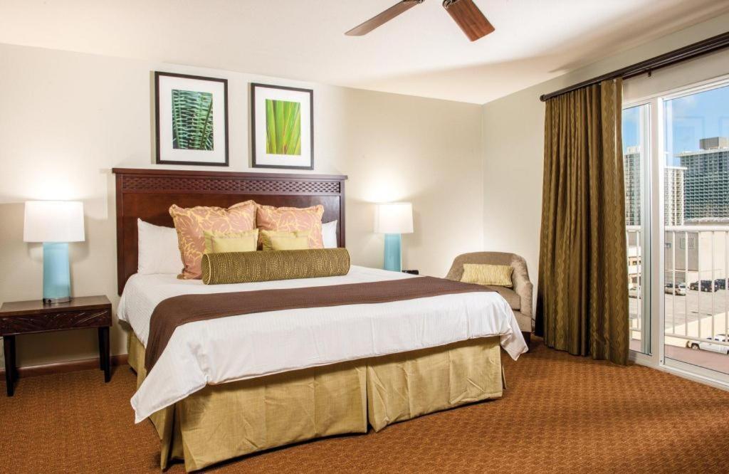 Club Wyndham At Waikiki Beach Walk Honolulu