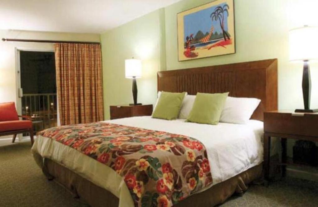 Hotel Club Wyndham At Waikiki Beach Walk 3*