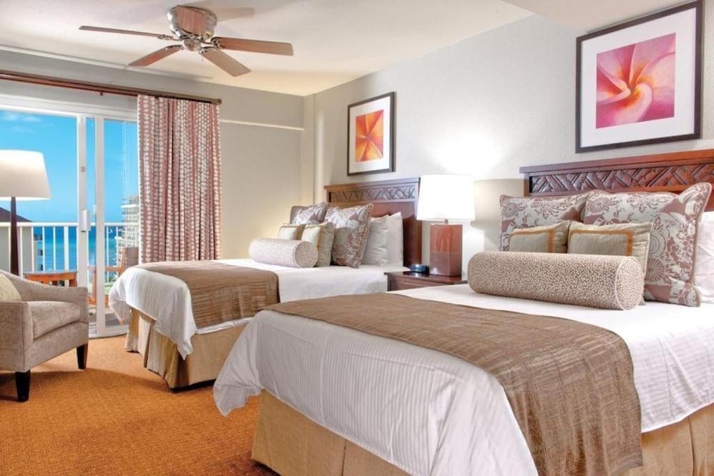 Club Wyndham At Waikiki Beach Walk Hotel
