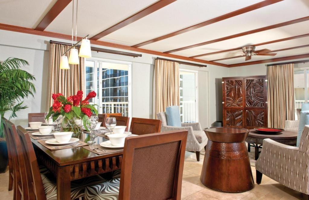Hotel Club Wyndham At Waikiki Beach Walk Honolulu