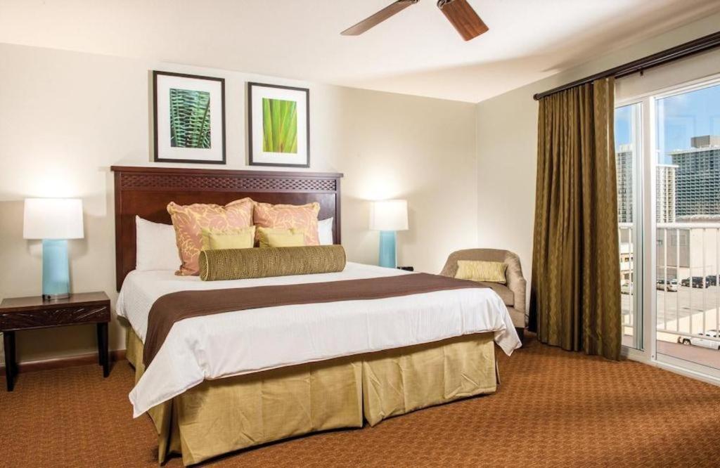 Hotel Club Wyndham At Waikiki Beach Walk 3*