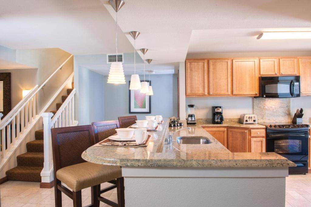 Club Wyndham At Waikiki Beach Walk Hotel 3*