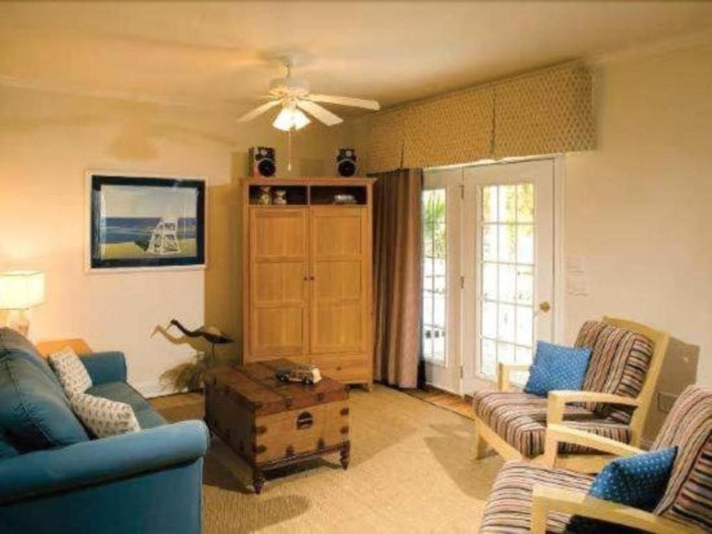 Hotel Club Wyndham At Waikiki Beach Walk 3*