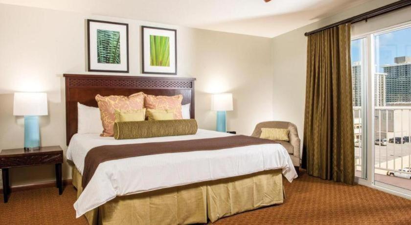 Club Wyndham At Waikiki Beach Walk Hotel 3*