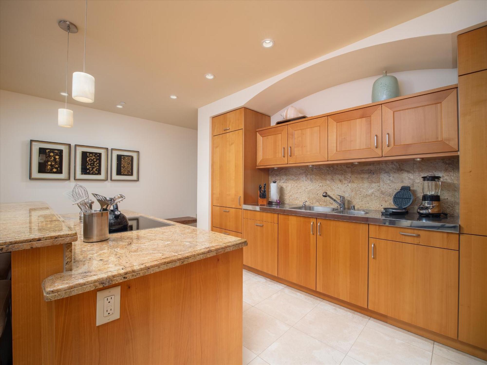 Totally Revamped Pacific Paradise J505 At Wbv! -top Floor Ocean Views! *
