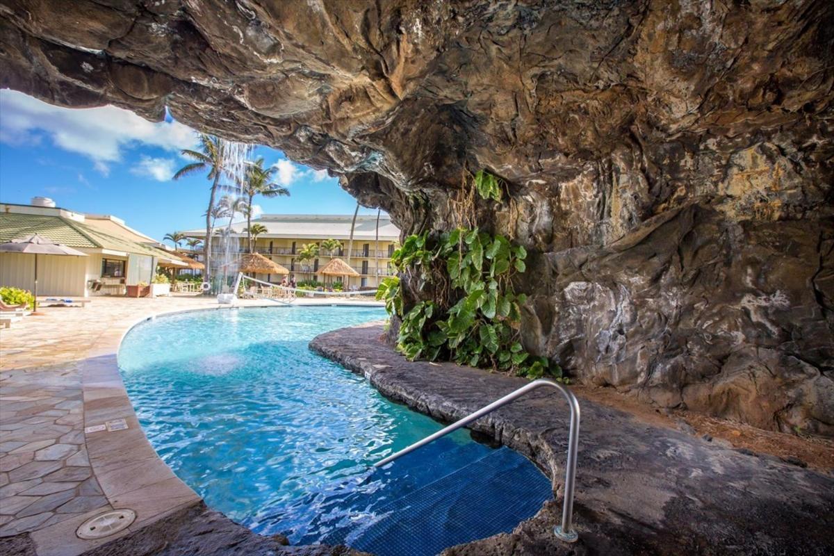 Chic Premier Garden Pool View Front 4-star