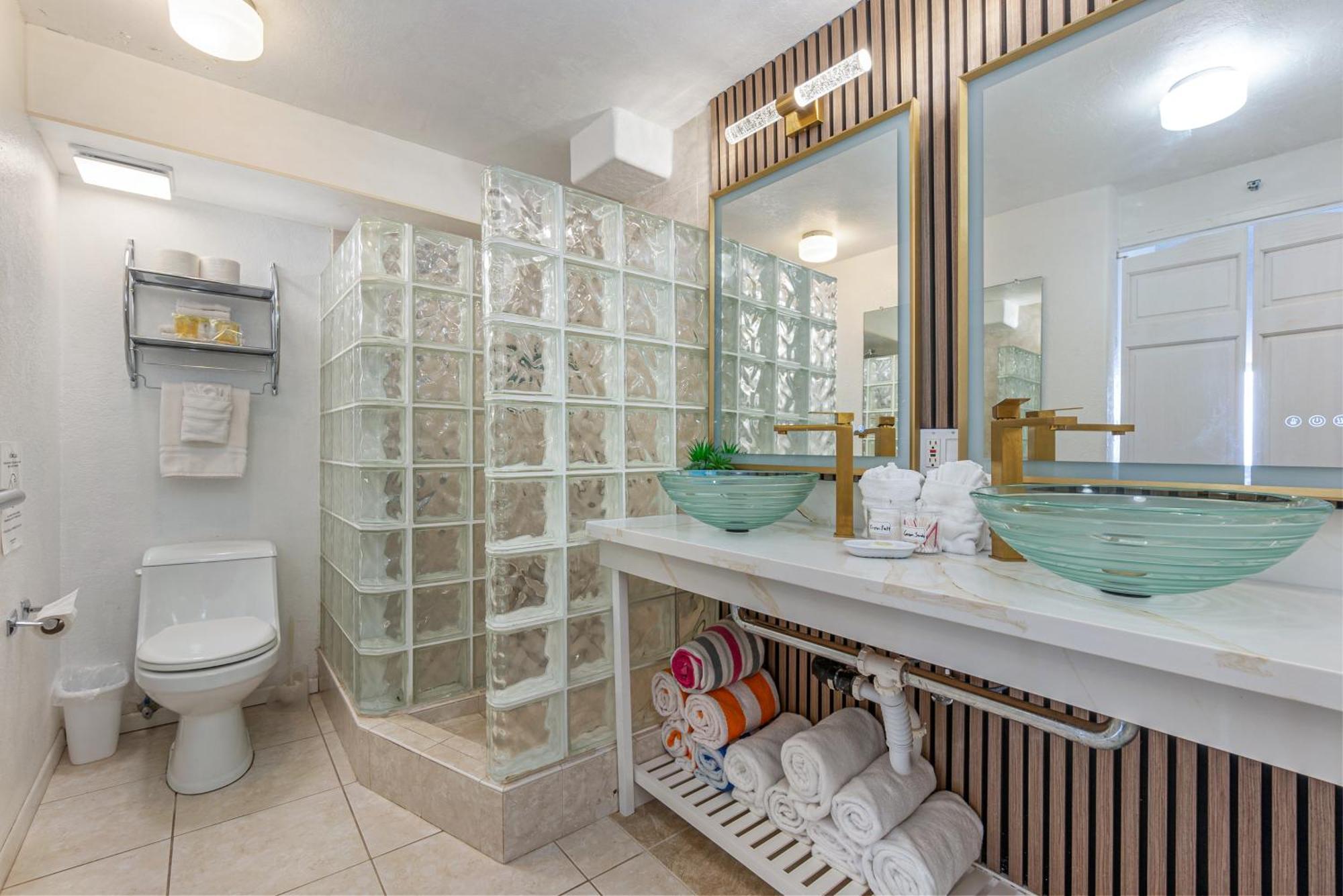 Hawaiian Monarch Penthouse 401 By Hawaii Ocean Club