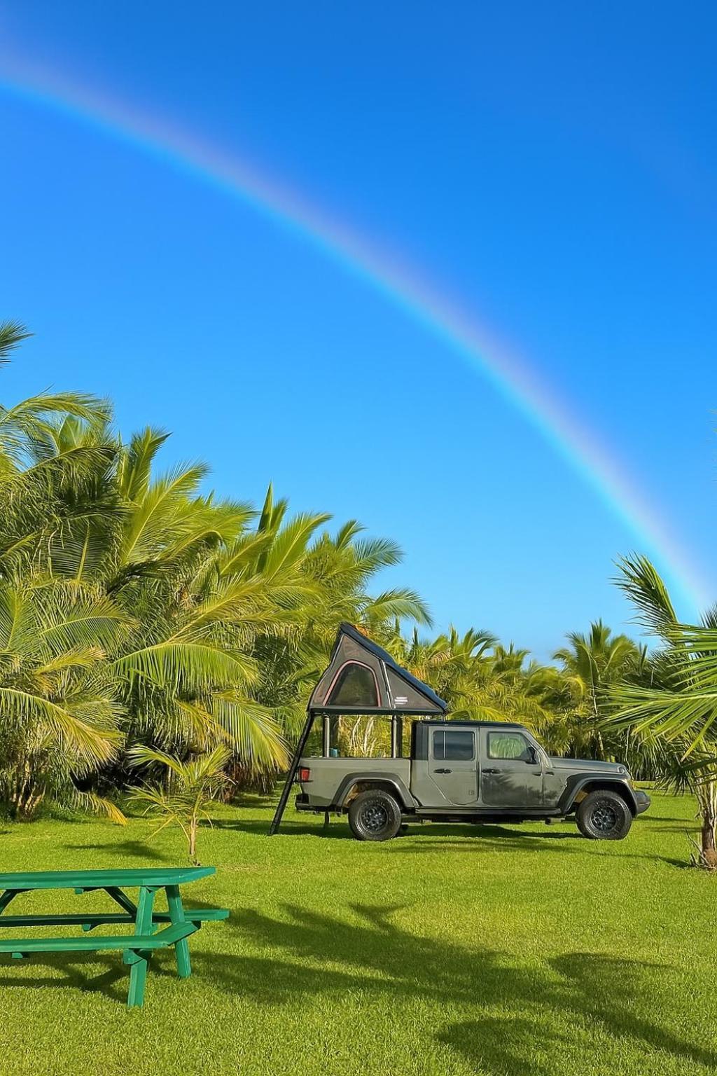 Luxury tent Embark On A Journey Through Maui With Aloha Glamp's Jeep And Rooftop Tent Allows To Discover Diverse Campgrounds, Unveiling The Island's Beauty From Unique Perspectives Each Day *