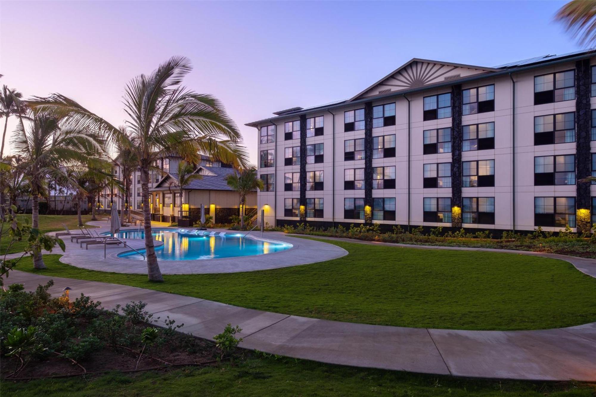Hampton & Maui North Shore Hotel 3*