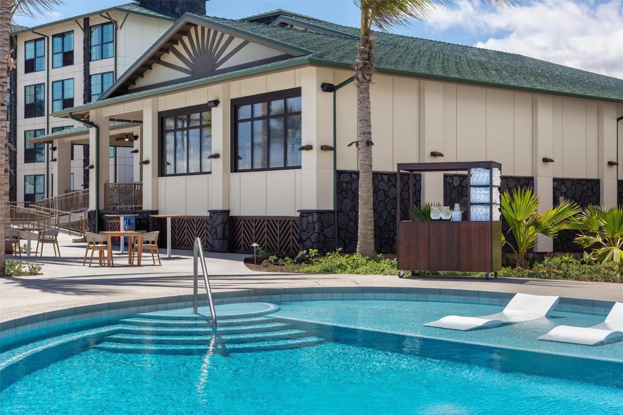 Hampton & Maui North Shore Hotel 3*