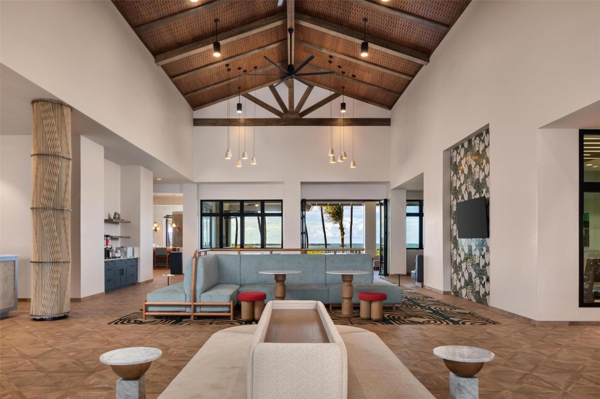 Hampton & Maui North Shore Hotel 3*