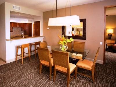 Hotel At The Bay Club