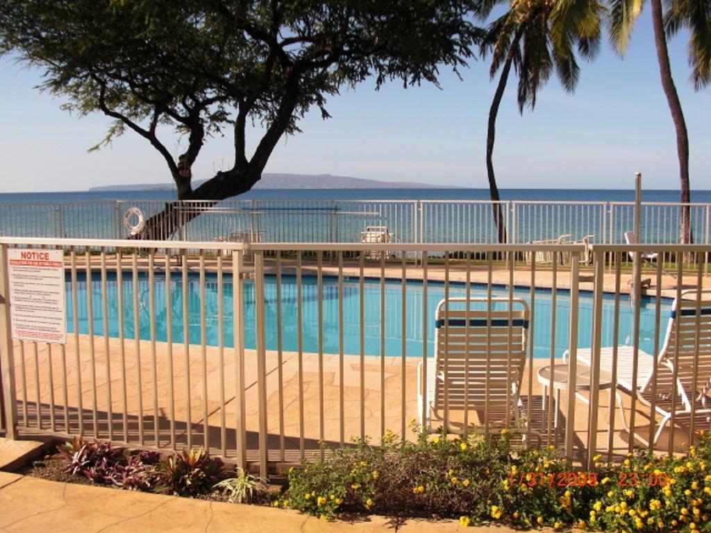 The Hale Pau Hana 4*