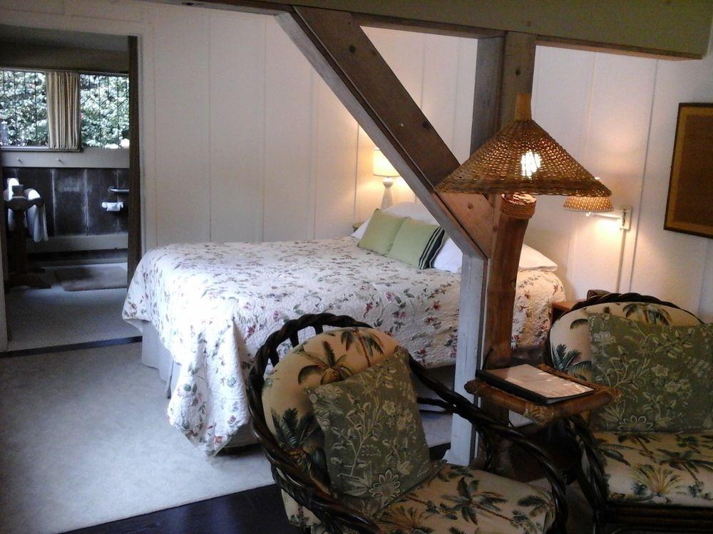 Volcano Village Estates Bed & Breakfast