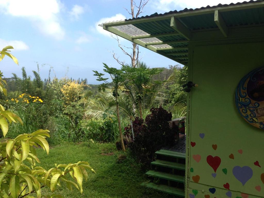 Lodge Hedonisia Hawaii Sustainable Community