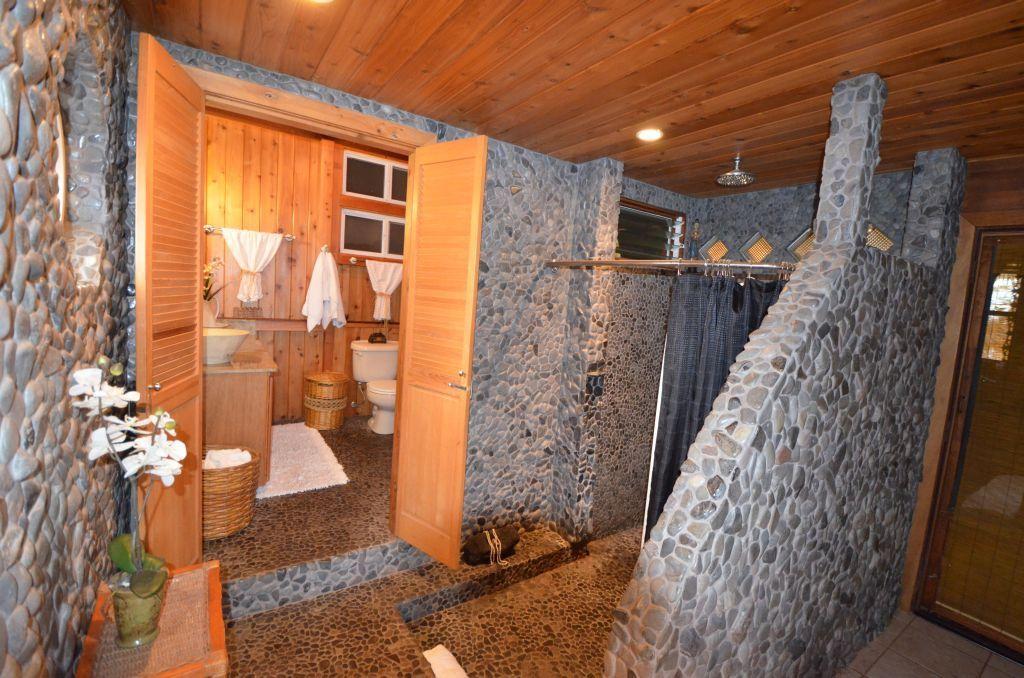 The Bali House And At Hawaii