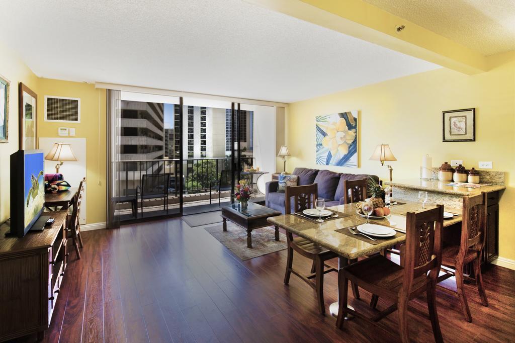 Waikiki Sunset Mountain View Near With Parking Apartment
