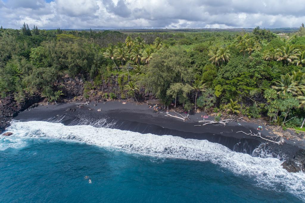 The Bali House And At Hawaii Kehena