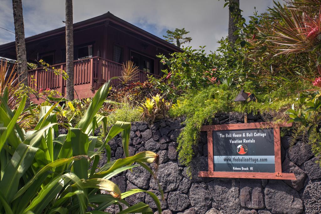 The Bali House And At Hawaii *
