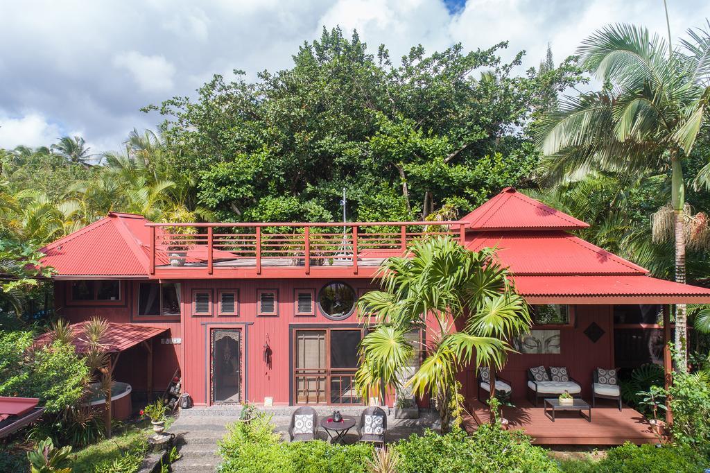 The Bali House And At Hawaii * Kehena