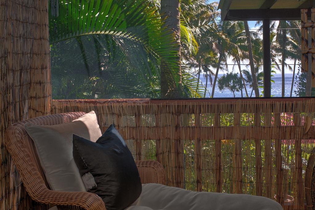 The Bali House And At Hawaii * Kehena