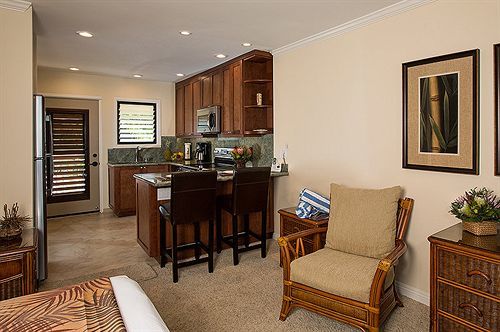 Hale Napili Aparthotel 4*