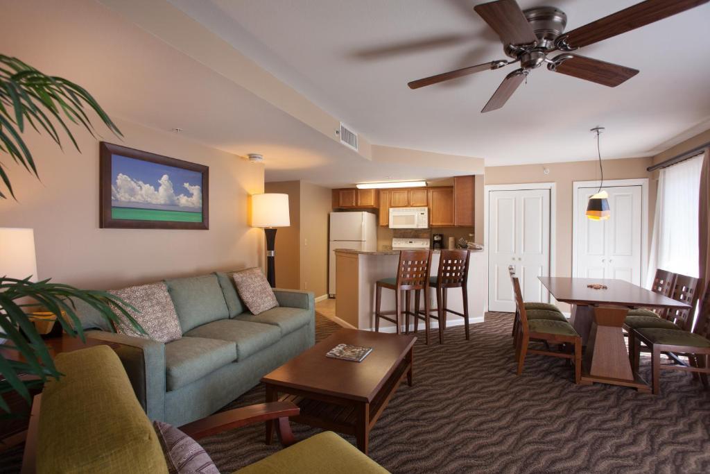 Club Wyndham At Waikiki Beach Walk 3*