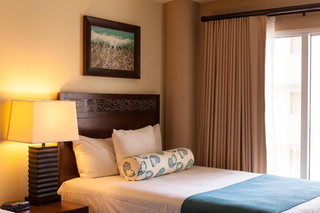 Club Wyndham At Waikiki Beach Walk Hotel 3*