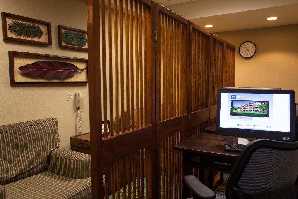 Hotel Club Wyndham At Waikiki Beach Walk Honolulu