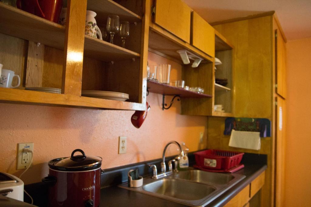 Hedonisia Hawaii Sustainable Community Lodge *