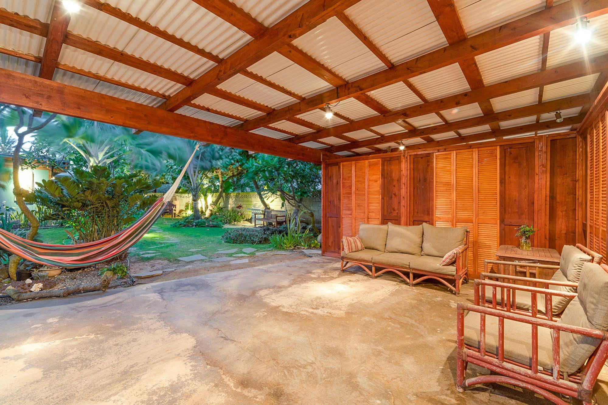 Villa Tiki Moon
