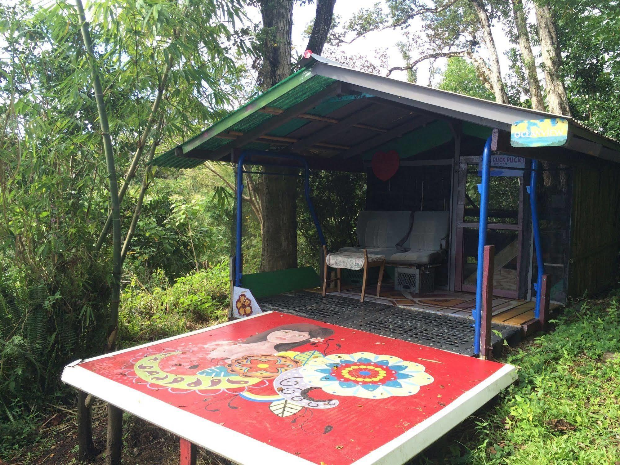 Hedonisia Hawaii Sustainable Community Lodge