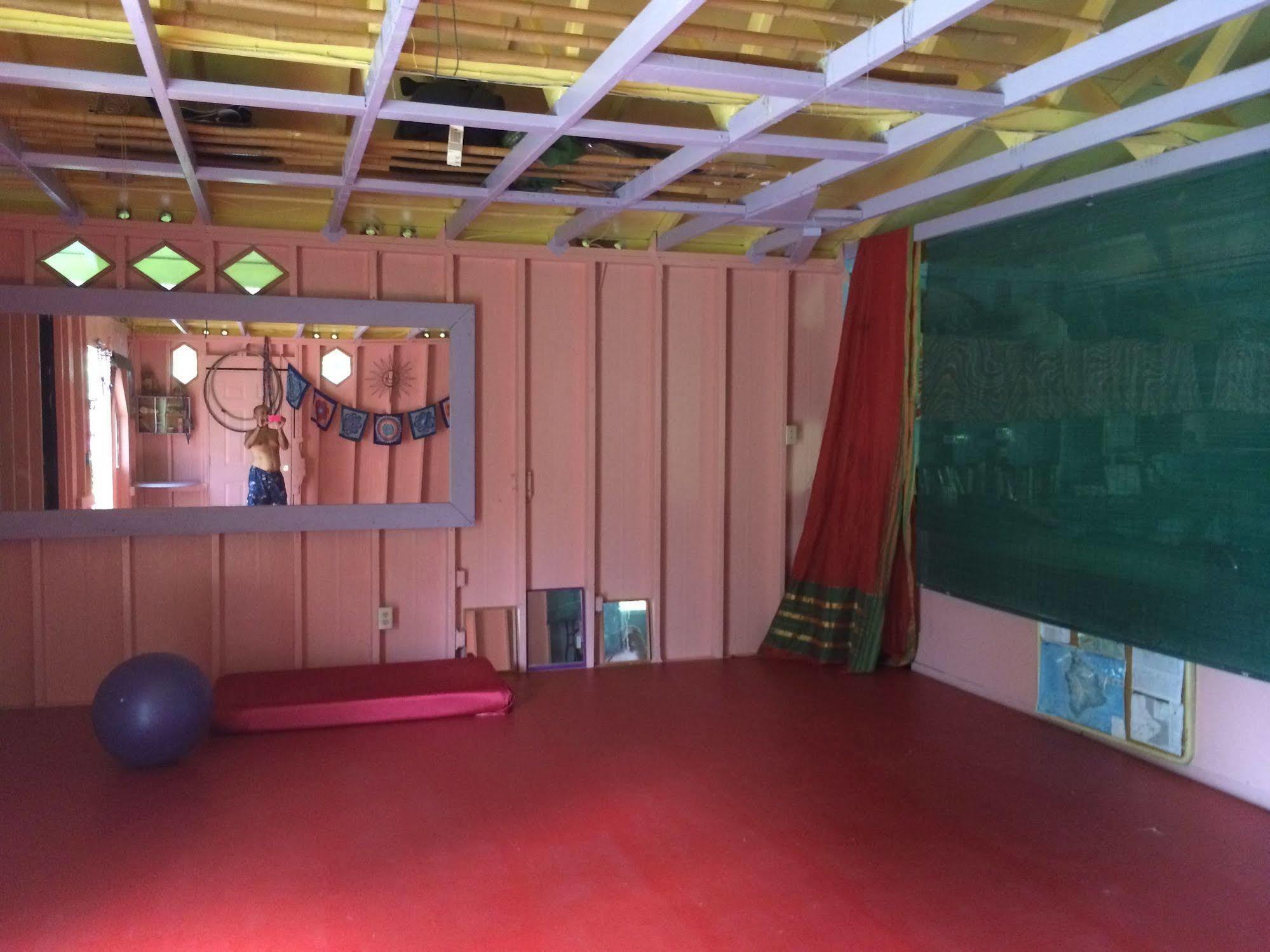 Hedonisia Hawaii Sustainable Community Lodge *