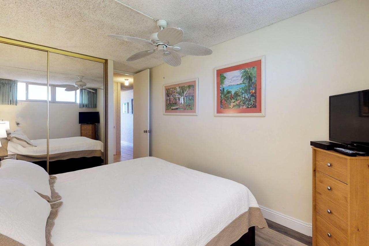 Reef Oceanfront Apartment *