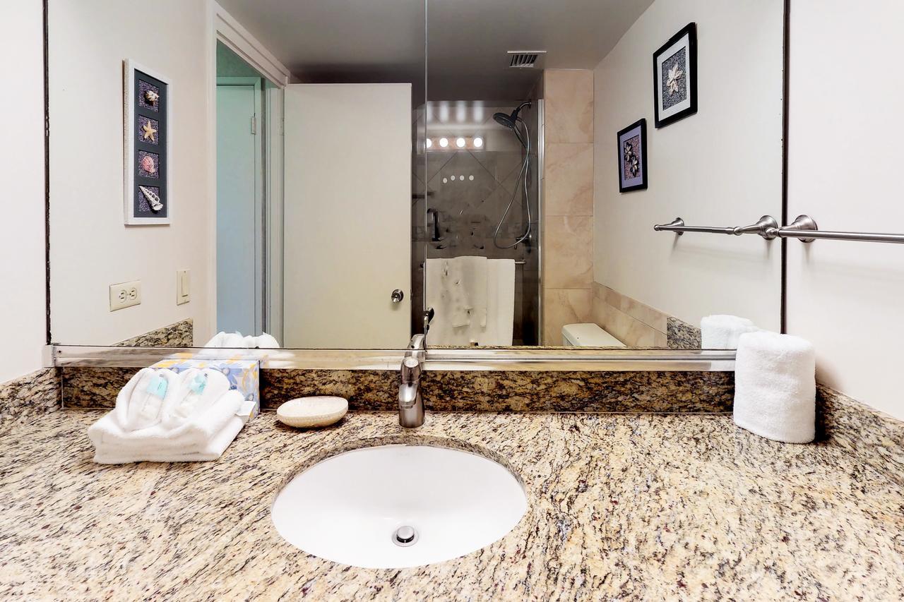Reef Oceanfront Apartment *