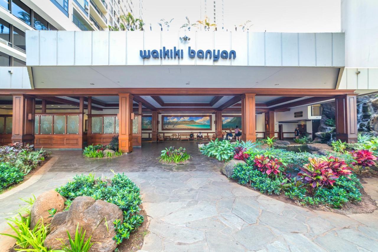 Waikiki Banyan 1br With Great Ocean Views, Steps To & Parking! Apartment *