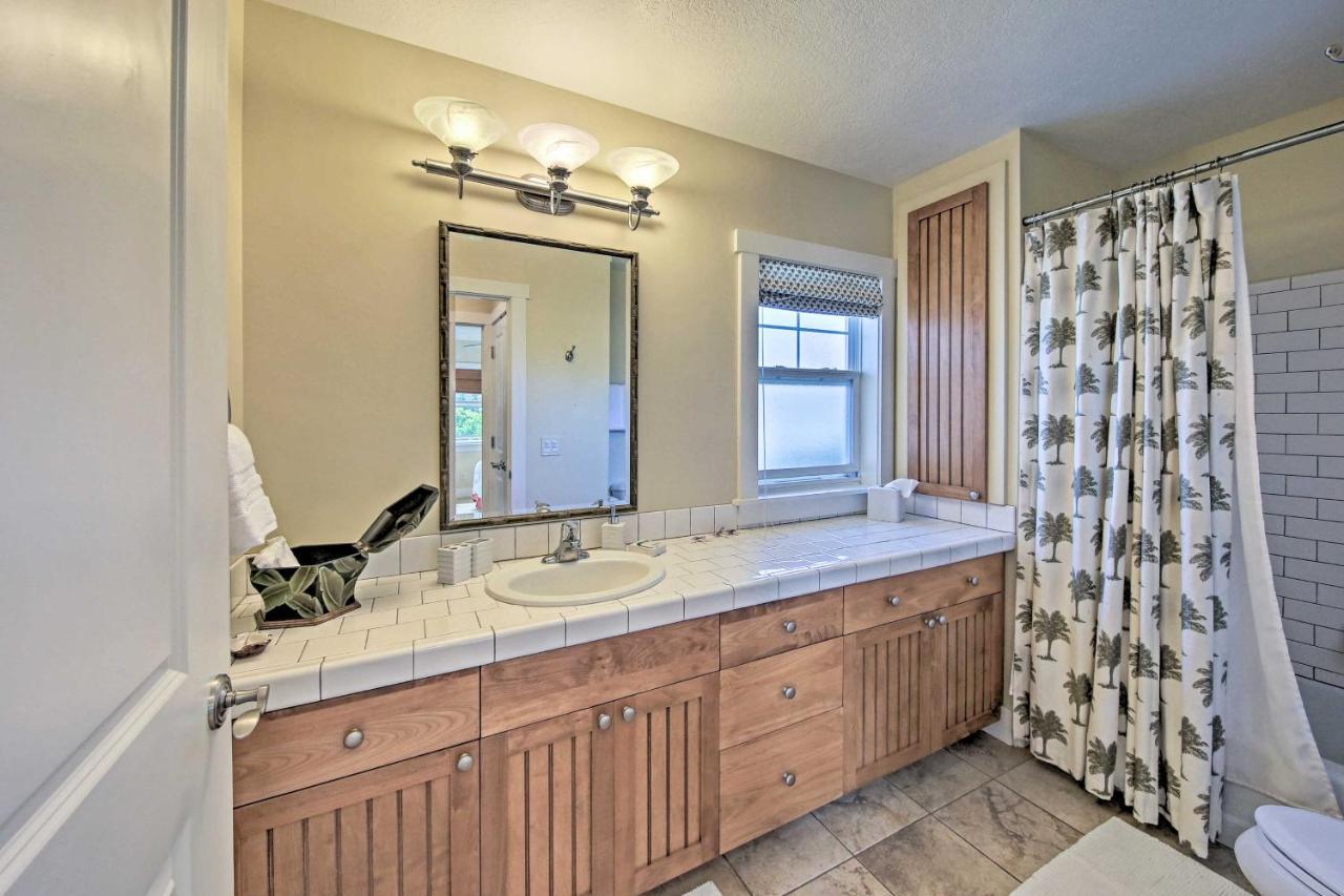 With Mountain And Golf Course Views! Apartment