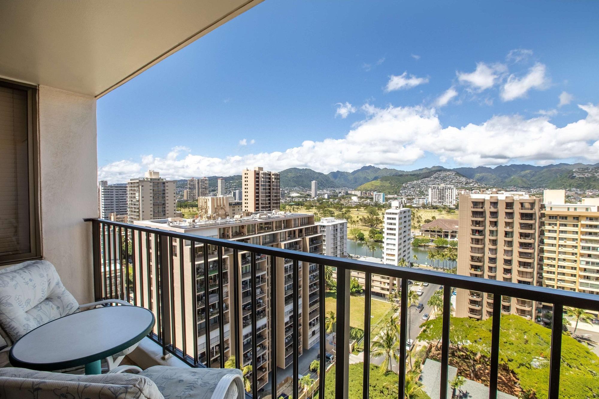 Aparthotel Aston At The Waikiki Banyan