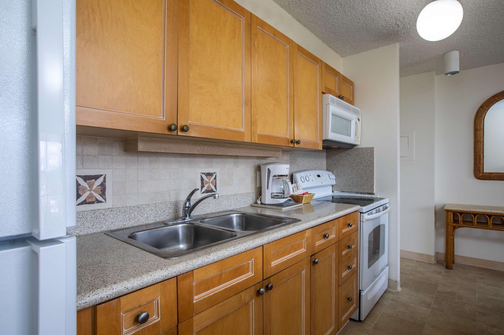 Aparthotel Aston At The Waikiki Banyan 3*