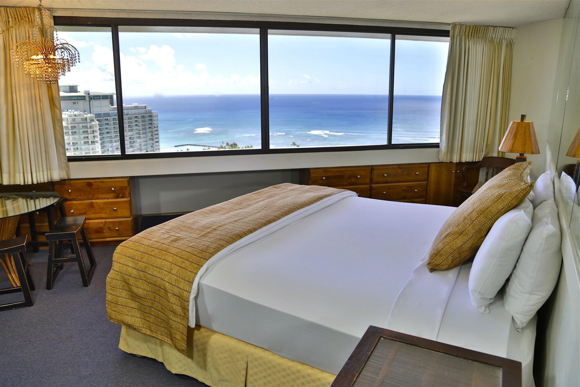 Marina Tower Waikiki 2*