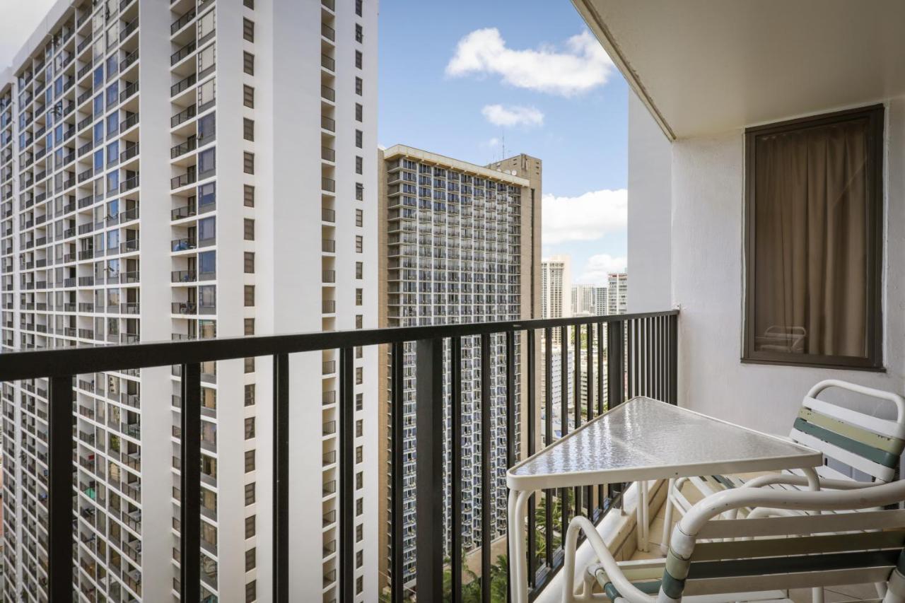Aston At The Waikiki Banyan 3*