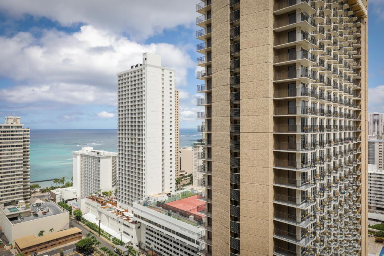 Aston At The Waikiki Banyan 3*
